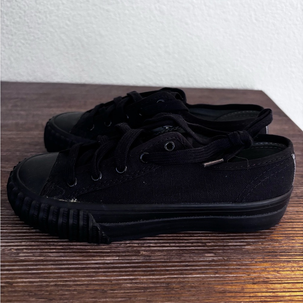 Pf Flyers All-Black LOW REIS sneakers in kids size 1.5